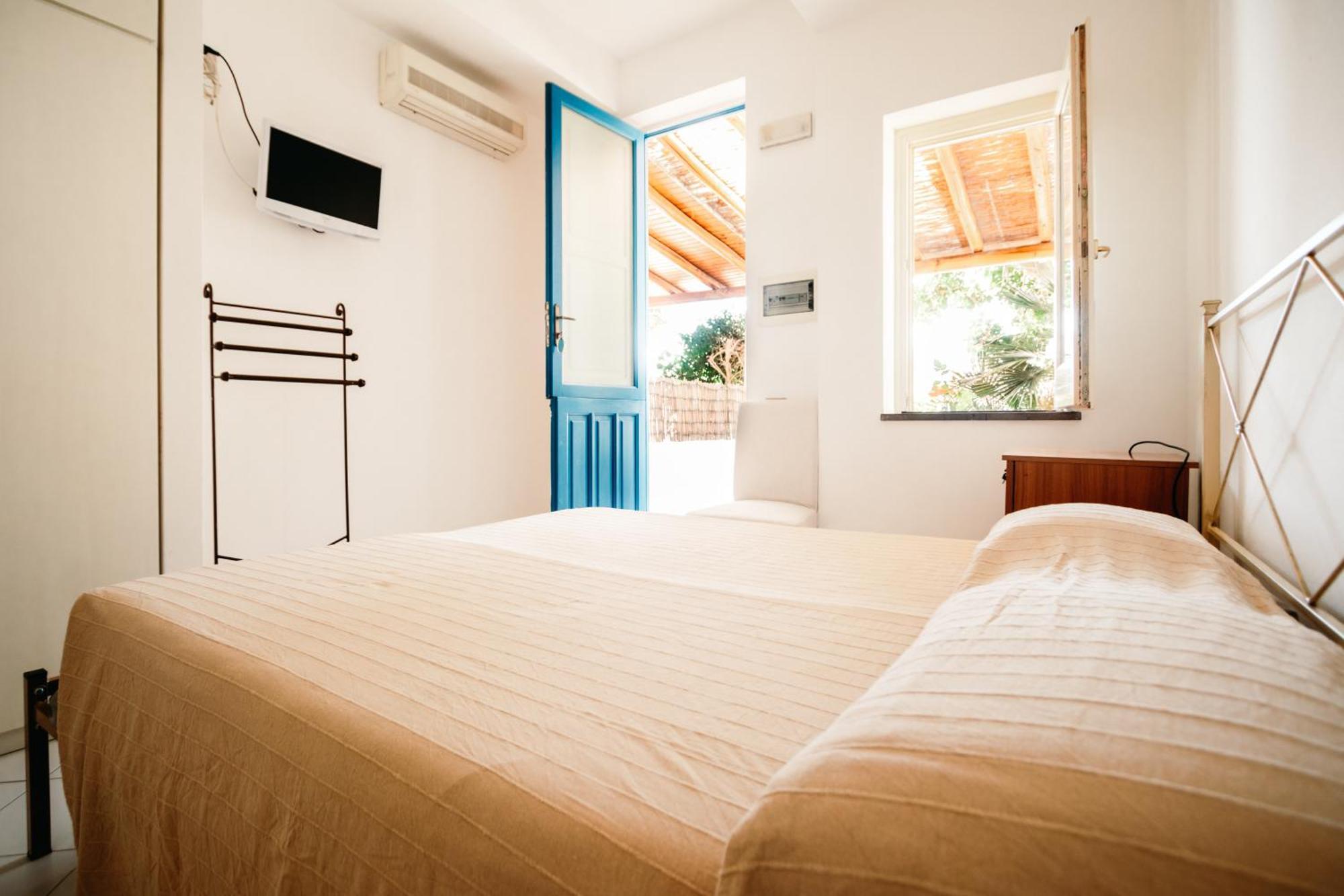 Hotel Residence La Villetta Canneto  Esterno foto